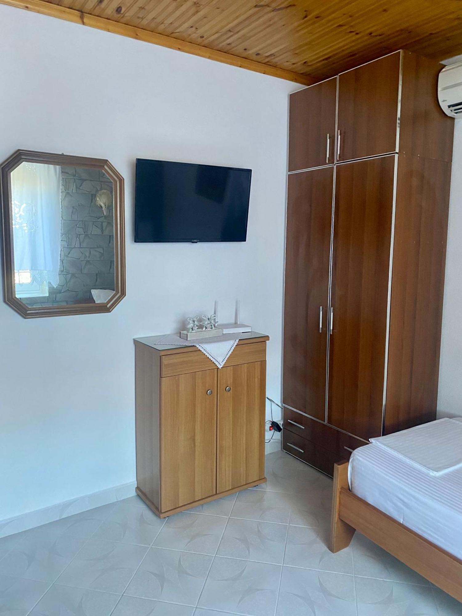 Panoramic View Guest House Gjirokaster Luaran gambar