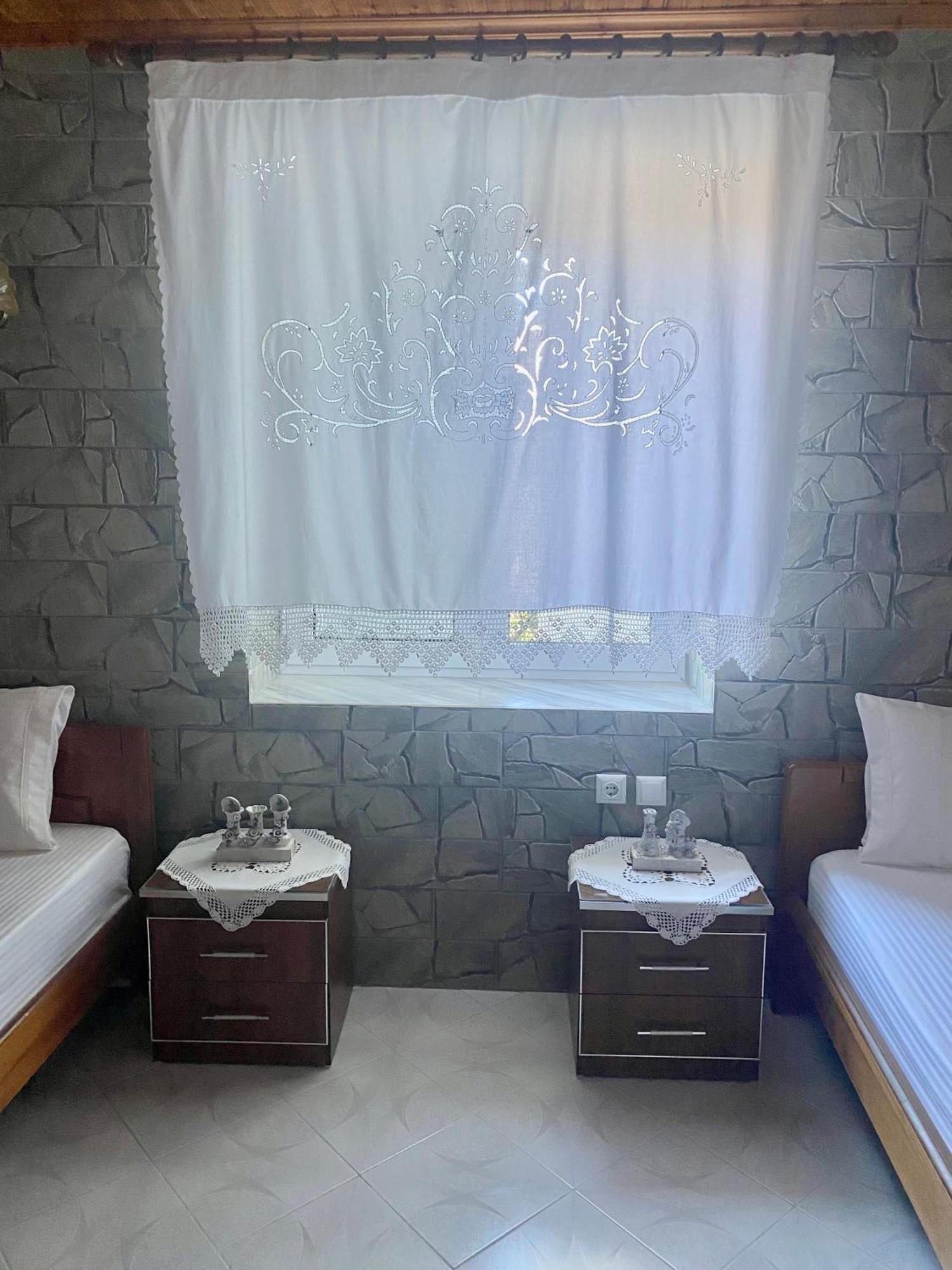Panoramic View Guest House Gjirokaster Luaran gambar