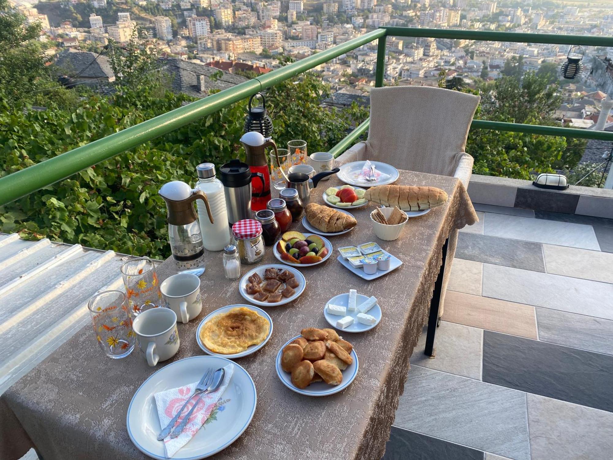 Panoramic View Guest House Gjirokaster Luaran gambar