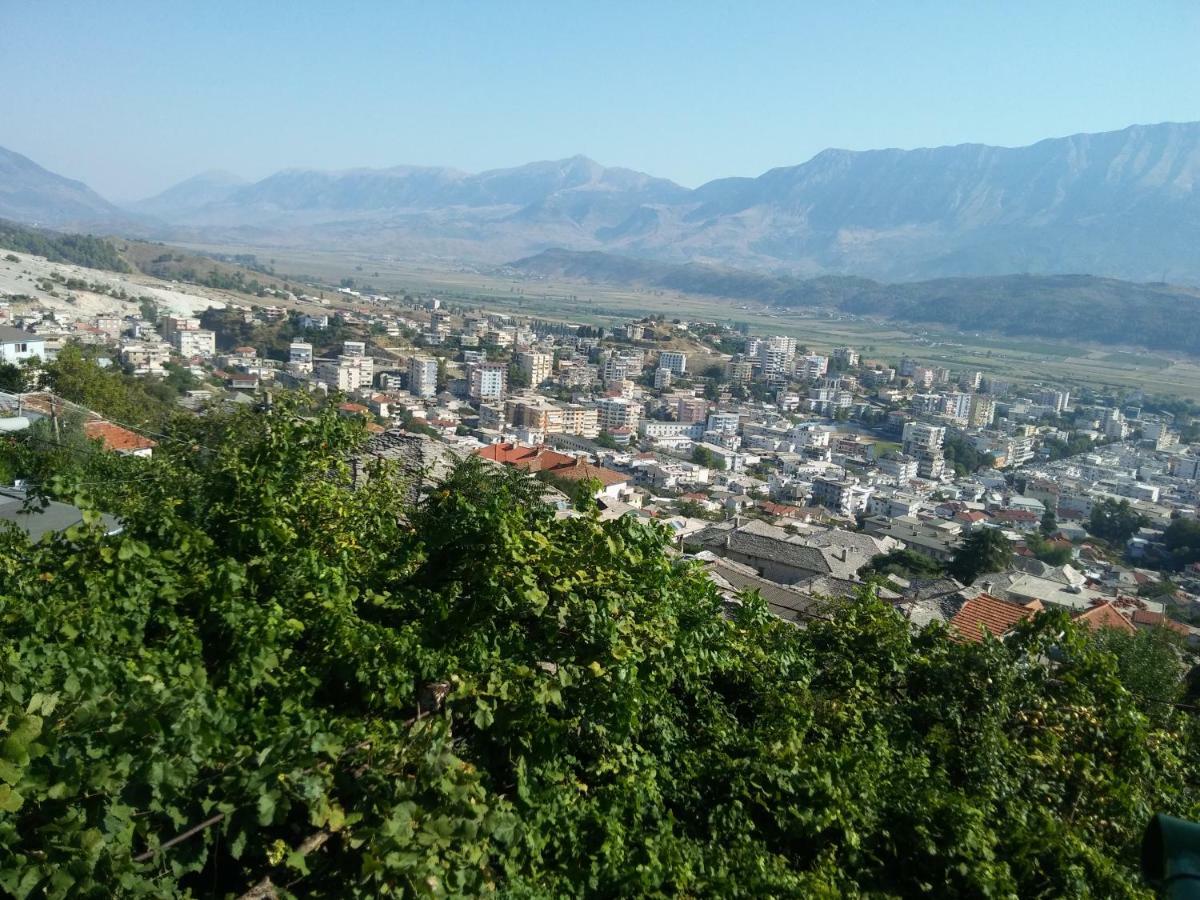 Panoramic View Guest House Gjirokaster Luaran gambar